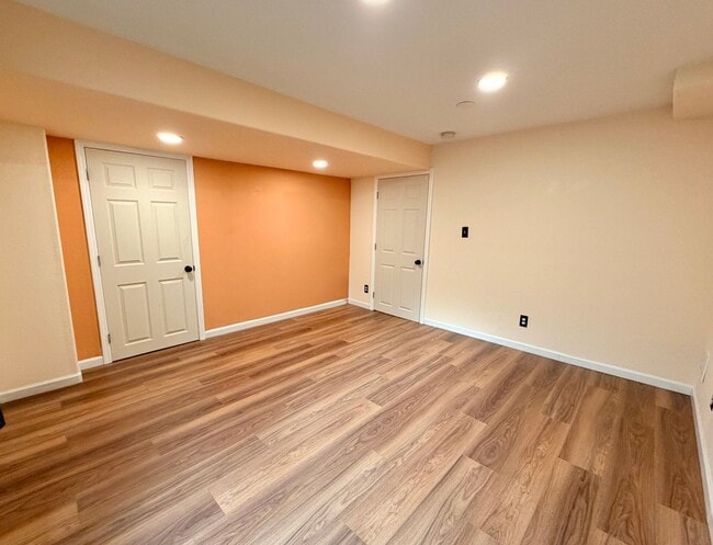 Building Photo - 5-Bed, 2.5-Bath Home Near MacIntosh Lake with Hardwood Floors, Gas Fireplace, and Finished Basement