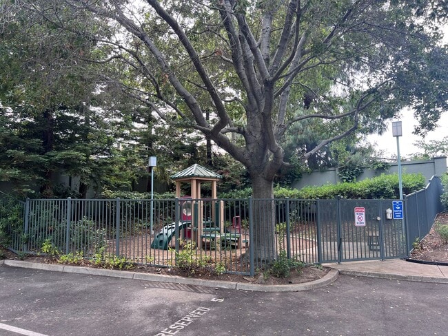 Building Photo - Nor Cal Realty Inc, 3 bedroom 3 bath townhouse with 2 car garage