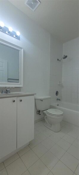 Building Photo - 50 E 21st St
