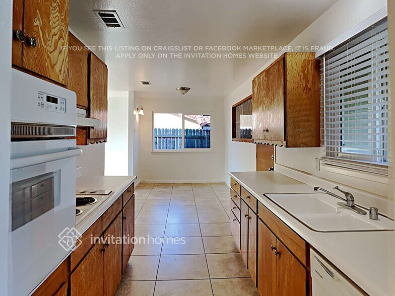 Building Photo - 8115 Butternut Dr