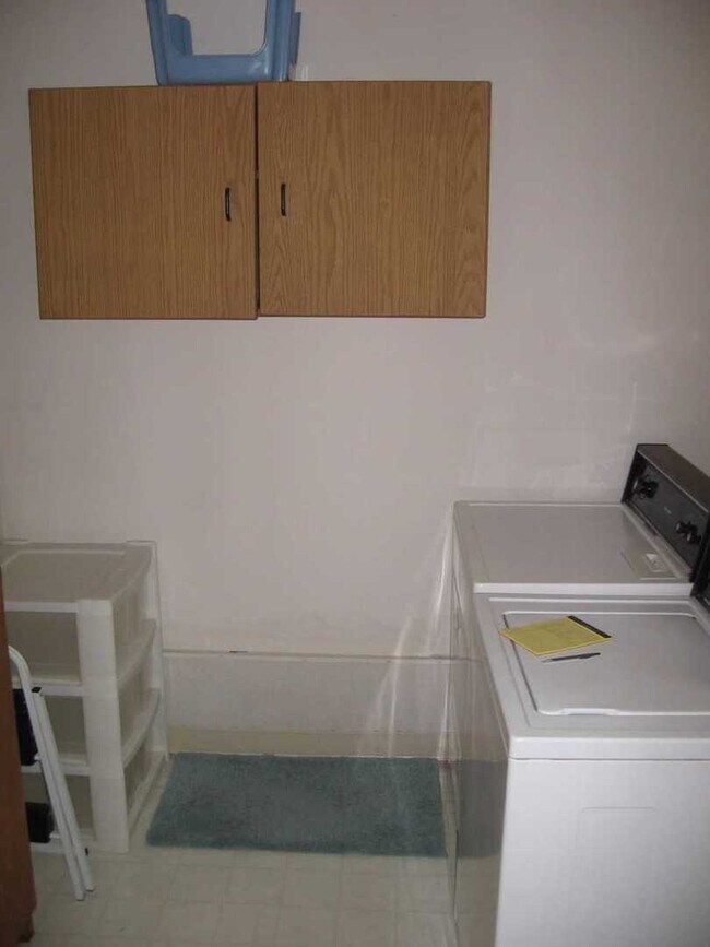 Building Photo - $2495.00 North End Rambler - 4 bedroom 1 b...