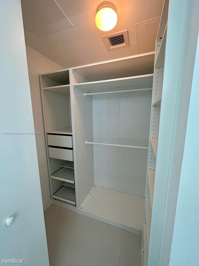 Building Photo - 1 br, 1 bath Condo - 1300 S Miami Ave Unit...