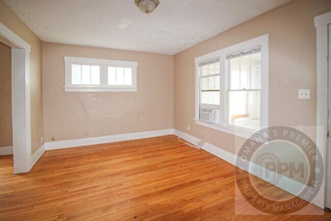 Building Photo - 2114 L St