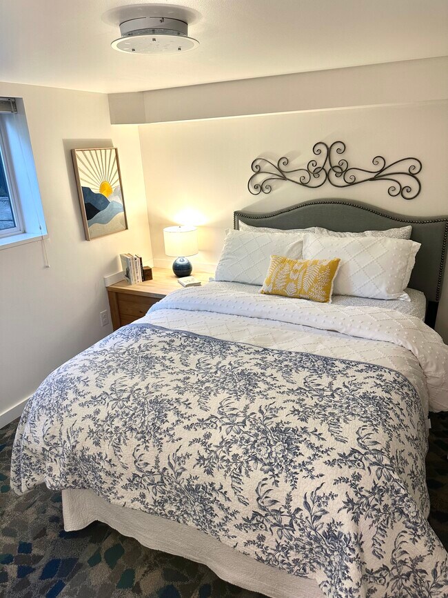 Building Photo - 11639 1st Ave NW