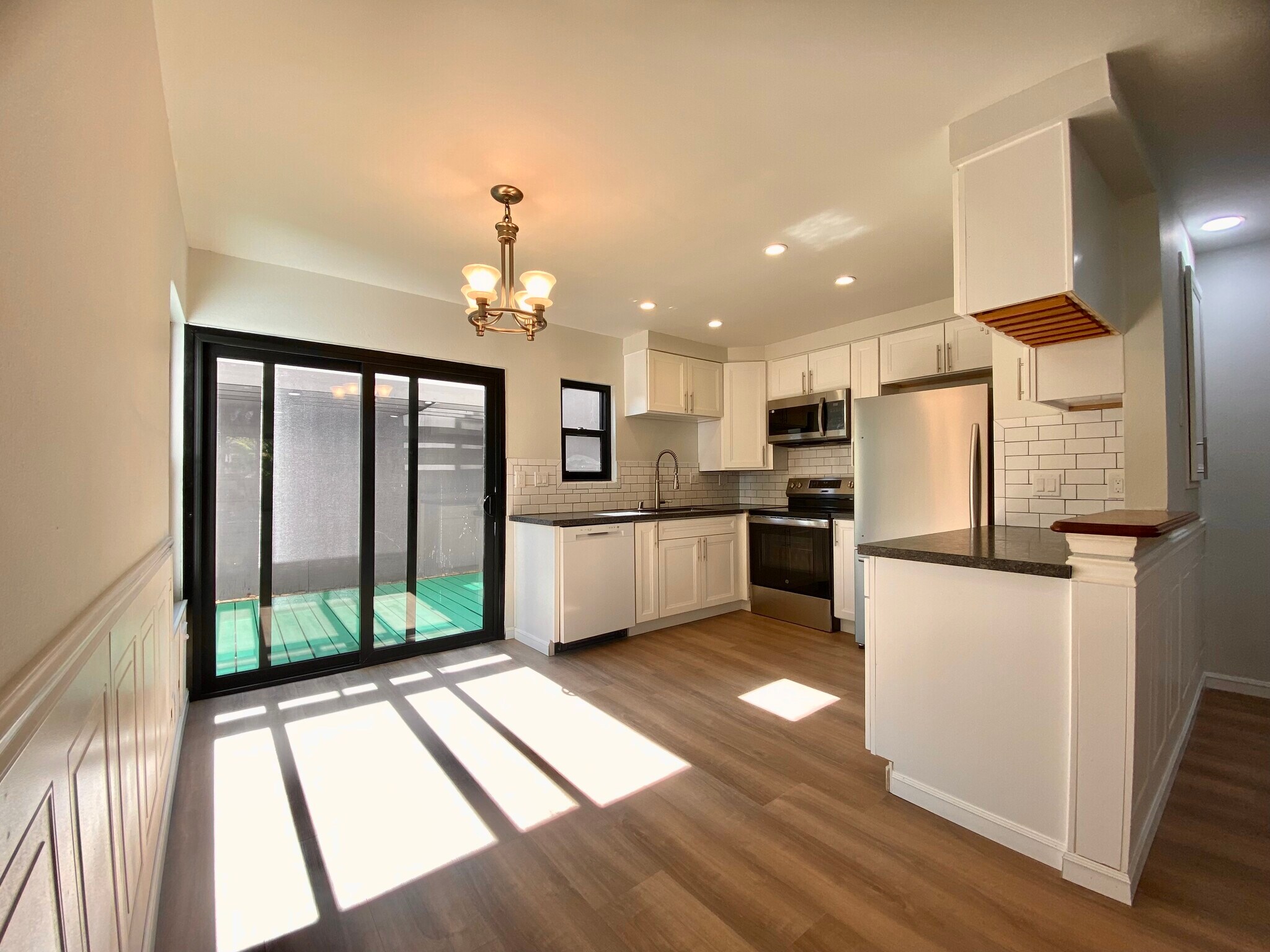 Building Photo - 8722 Villa La Jolla Dr