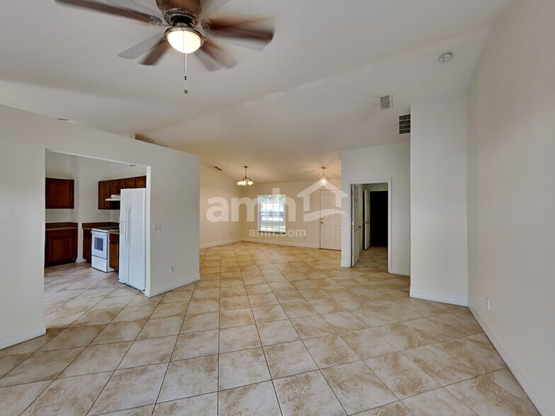 Building Photo - 705 Paddington Pl