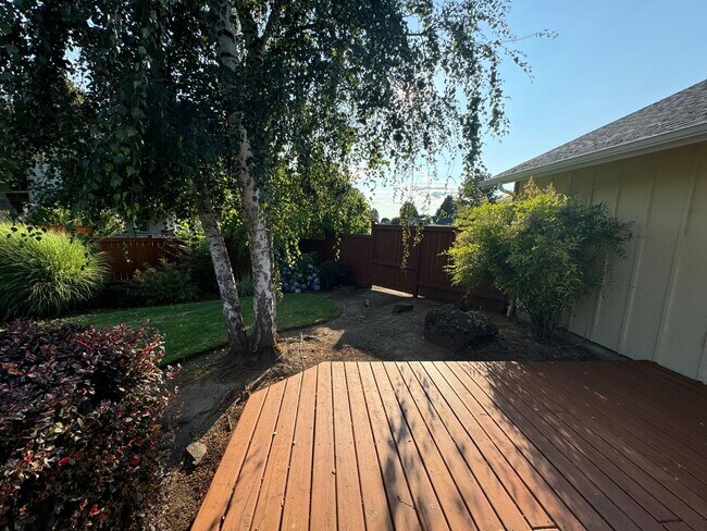 Building Photo - Beautiful 3 Bedroom In Eugene MOVE IN SPECIAL $300 off 1st month rent