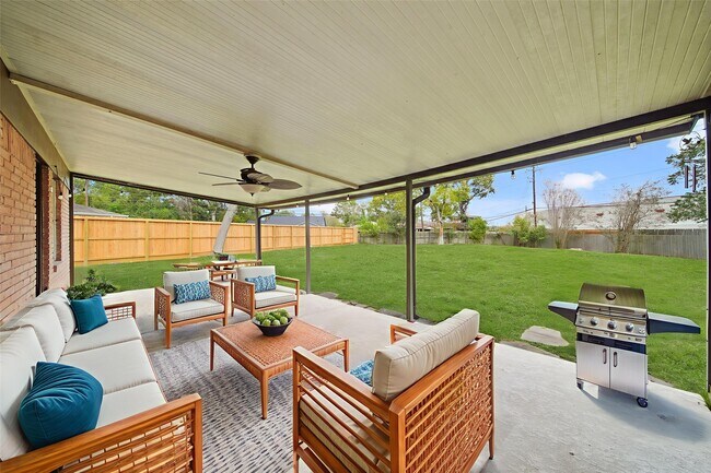 Building Photo - 10803 Doud St