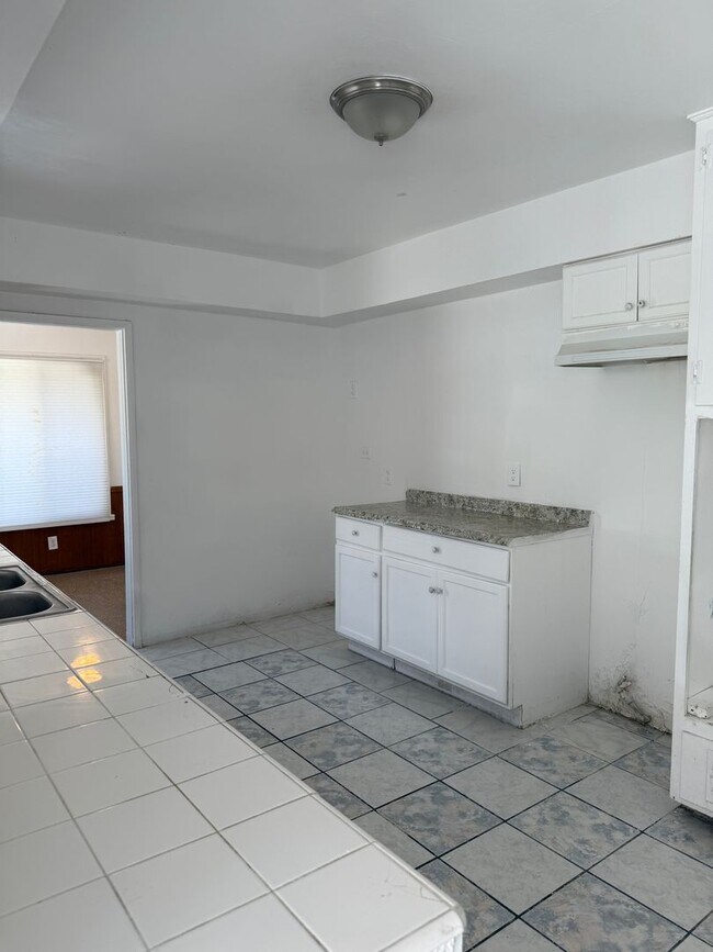 Building Photo - House for rent