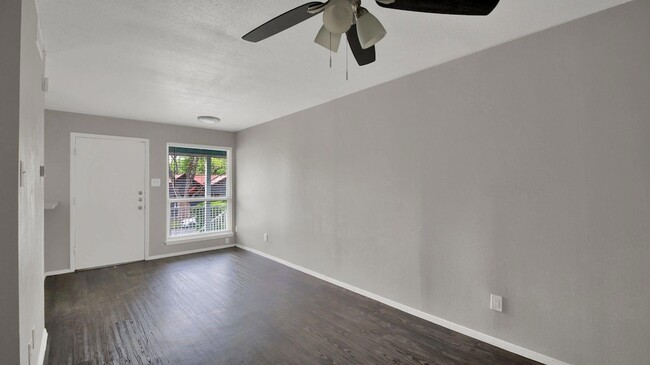 Building Photo - 4406 Avenue C