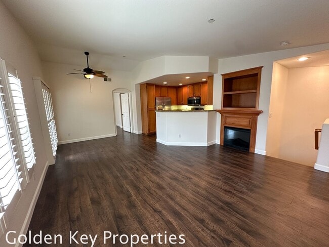 Building Photo - Move-in ready 2BR / 2BA townhome in San Marcos!