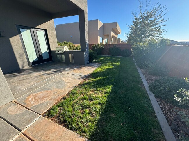 Building Photo - Home in Anasazi Vista neighborhood.