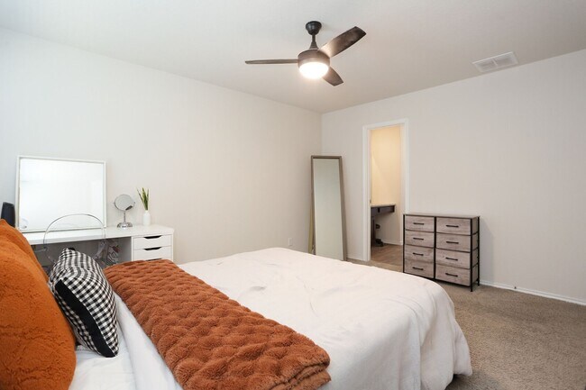 Building Photo - 1153 Barn Swallow Wy