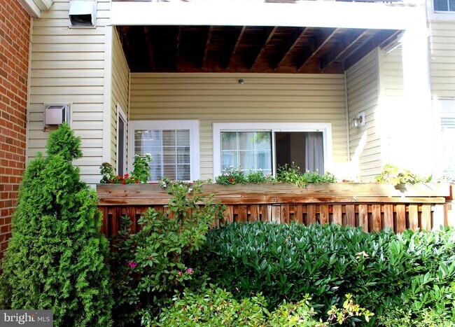 Building Photo - 4142 Fountainside Ln