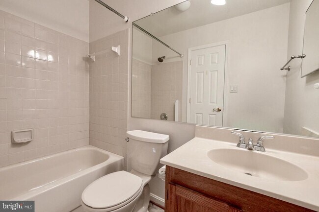 Building Photo - 1020 Smartts Ln NE
