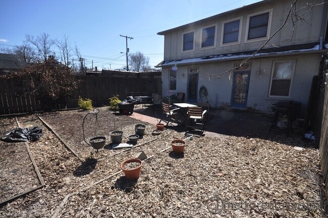 Building Photo - 310-312 Blenkner