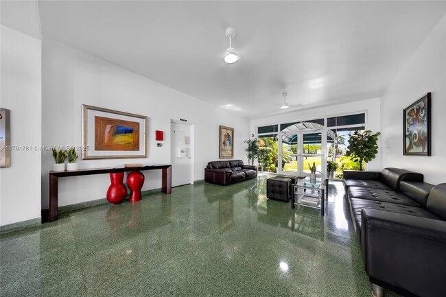 Building Photo - 10190 Collins Ave