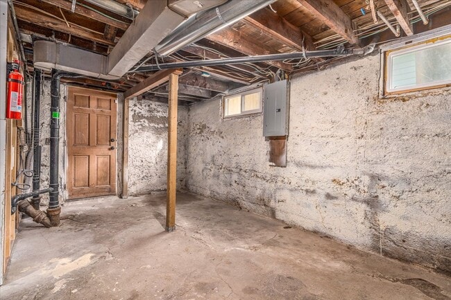 Building Photo - South Hill Charmer 3 bed, 1 bath available...