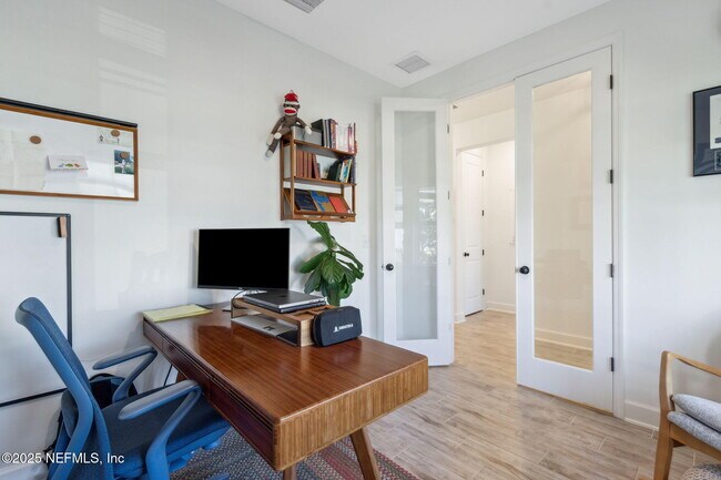 Building Photo - 100 Alston Dr