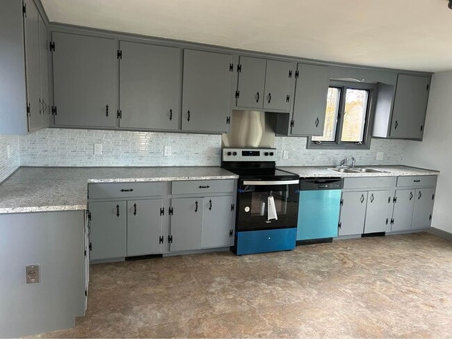 Building Photo - 878 1st NH Turnpike