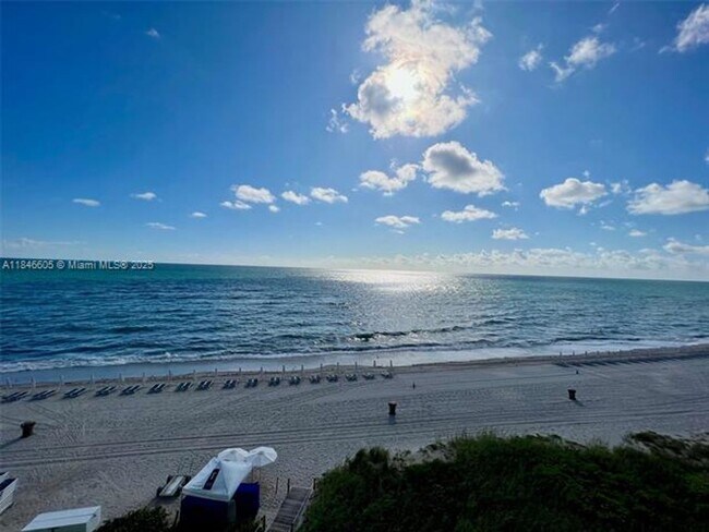 Building Photo - 16001 Collins Ave