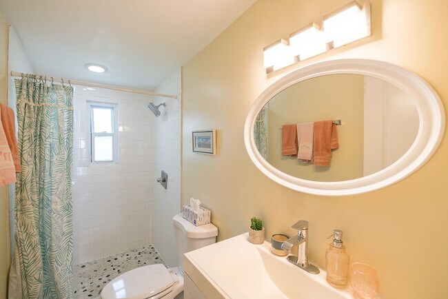 Building Photo - Charming Two Bedroom in Fishtown