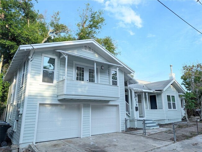 Building Photo - 985 8th Ave S