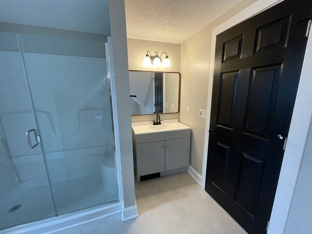Building Photo - Gorgeous 4 bedroom