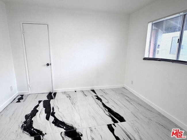 Building Photo - 1630 W 104th St