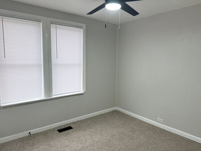 Building Photo - $100 DEPOSIT SPECIAL!! START YOUR LEASE BY JAN 1ST!!