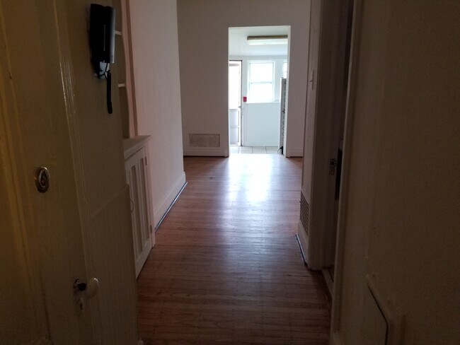 Entry - 210 S 43rd St