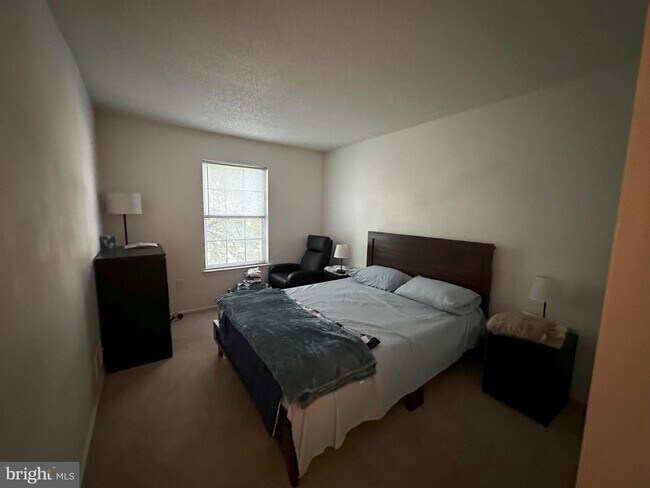Building Photo - 12 Chambord Ct