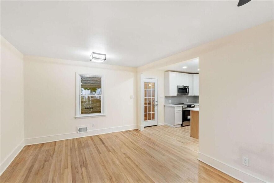 Building Photo - 6048 Blackhawk Trail SE