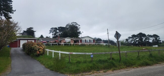 Primary Photo - Custom House in McKinleyville with a View!