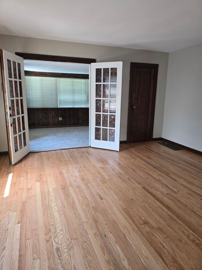 Building Photo - Lawrence Duplex