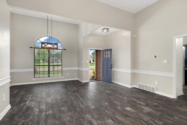 Building Photo - 4905 Springtree Dr