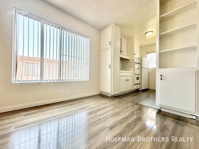 Building Photo - 319 S Clark Dr