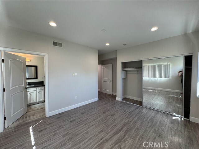 Building Photo - 5432 Hermitage Ave