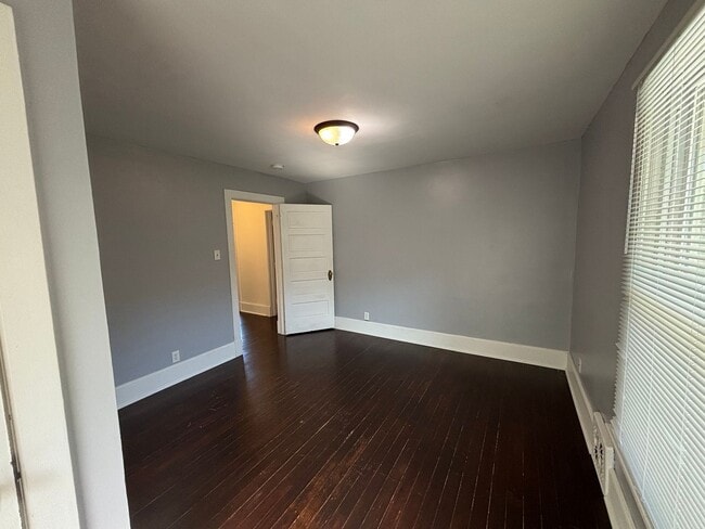 Building Photo - Newly Renovated 3 Bedroom on Park Avenue