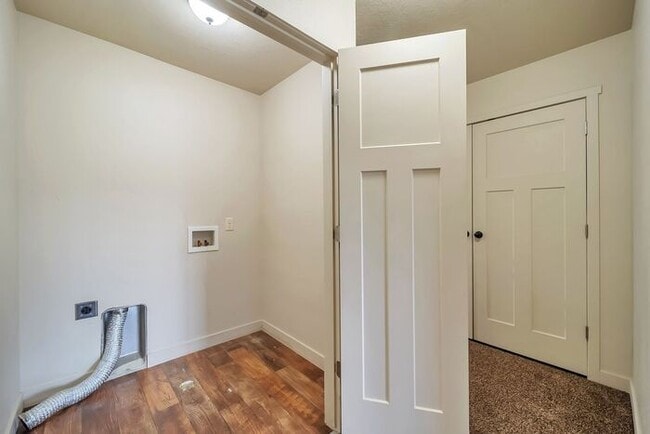 Building Photo - Awesome 2 Story Townhome in Vineyard with ...