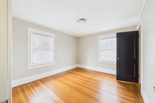 Building Photo - 263 Narragansett St