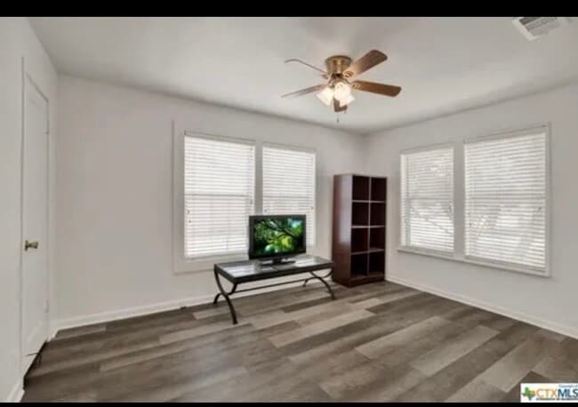 Building Photo - 214 S Saunders St