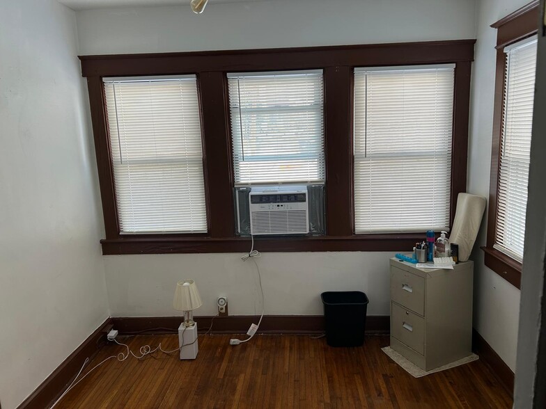 Building Photo - 4317 River Rd NW