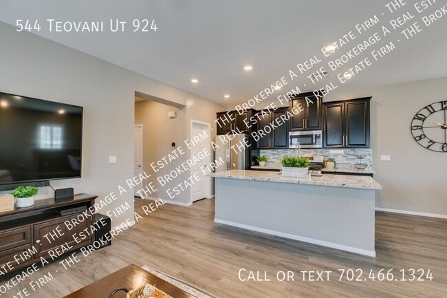 Building Photo - 544 Teovani St