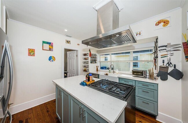 Building Photo - 1009 8th St N