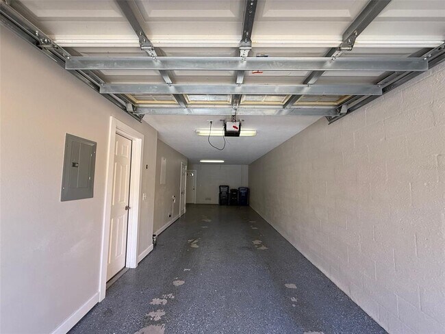 Building Photo - 7350 Black Walnut Way