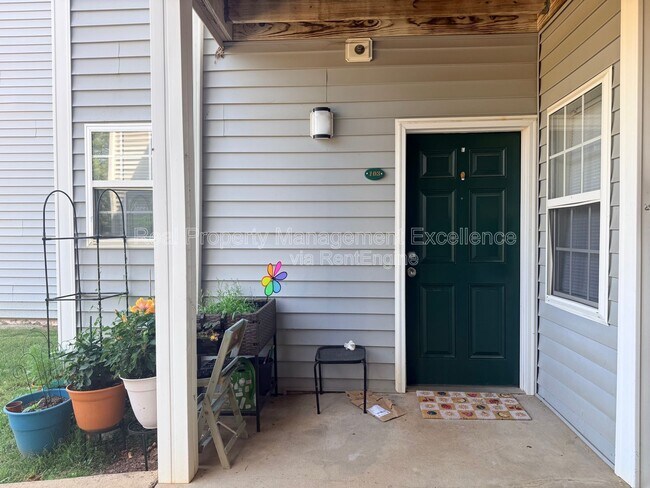 Building Photo - 2031 Wolfmill Dr