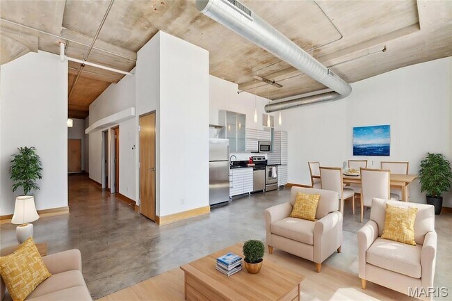 Building Photo - 2201 Locust St