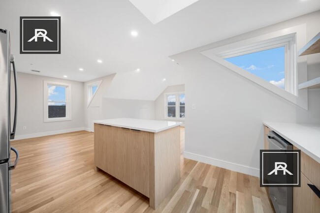 Building Photo - 3 bedroom in Boston MA 02130