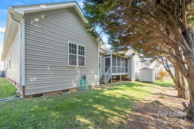 Building Photo - 20309 Northport Dr